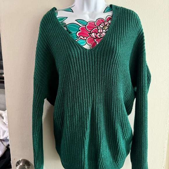 Francesca's Collections Deep Green V-Neck Sweater - Picture 2 of 4